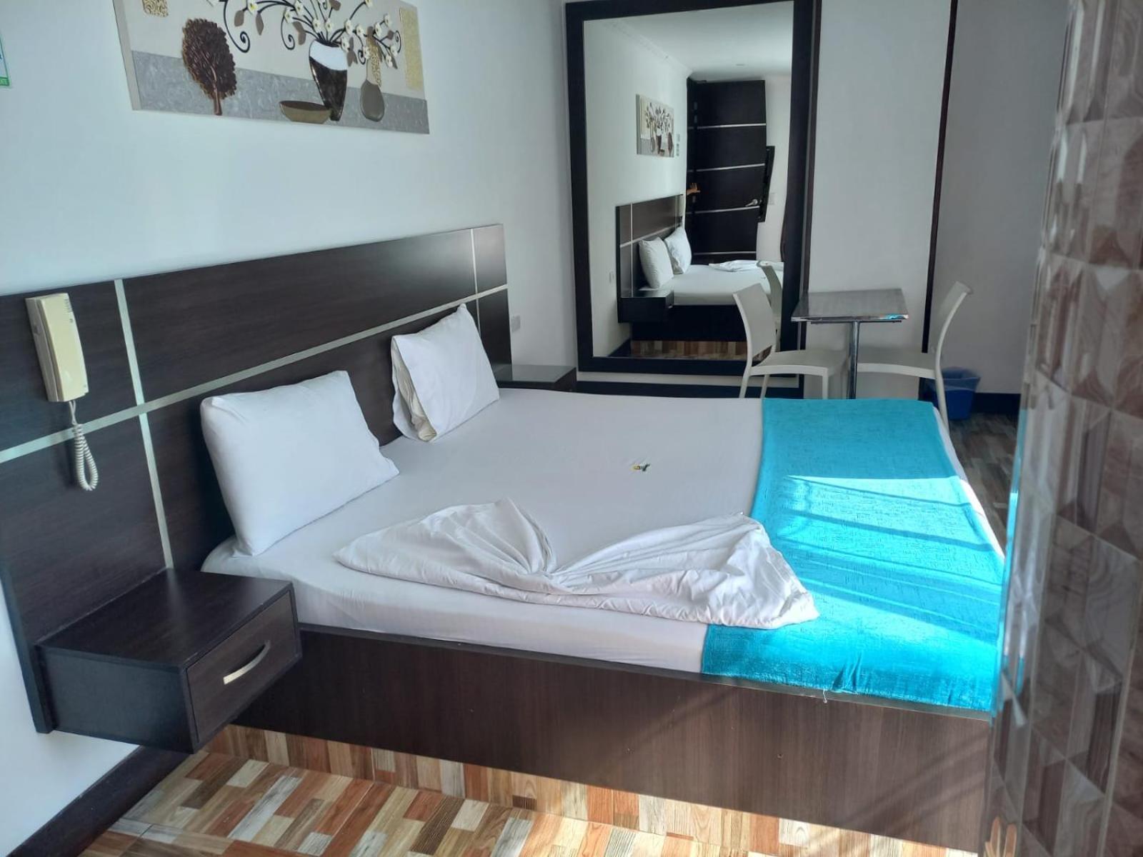 Hotel Suite Royal Мельгар Экстерьер фото