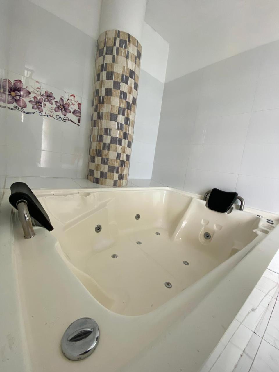 Hotel Suite Royal Мельгар Экстерьер фото